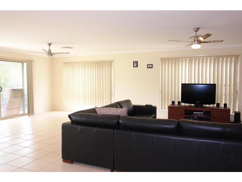 8 Oleosa Close, Moggill QLD 4070